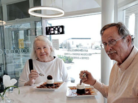 Ellen & Craig with their sundaes