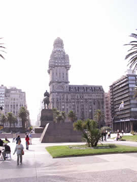 central square in city