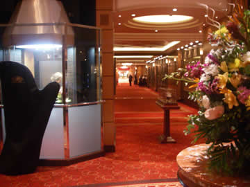 QM2 Main Lobby