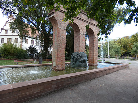 Fountain commemorating Roman aquaducts